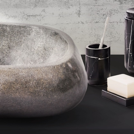 Volledig Gepolijste Waskom van Natuurlijke Riviersteen – Zwart – 30-35x15x1,5 cm