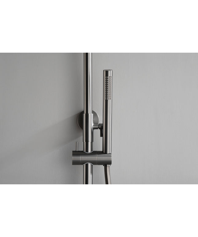 Wiesbaden Ribbd regendoucheset opbouw gunmetal PVD - detailfoto ribbeldesign | Schwertz & Co