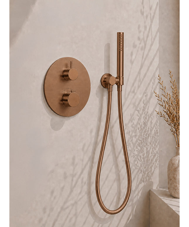 Wiesbaden Caral ronde inbouwthermostaat 30 cm staafhanddouche geborsteld brons koper - detailfoto | Schwertz & Co