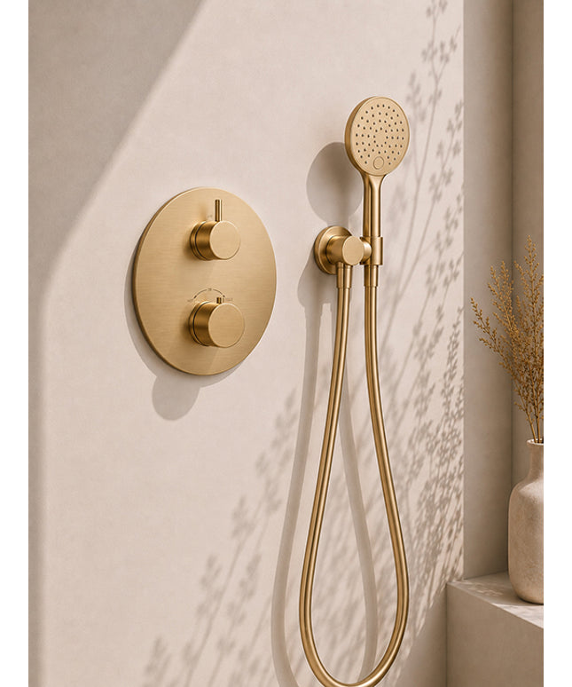 Wiesbaden Caral inbouwthermostaat 30 cm 3-standen geborsteld messing - detailfoto | Schwertz & Co
