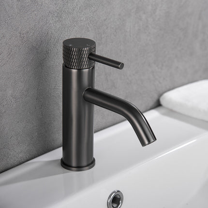 Wiesbaden Ribbd wastafelkraan met coldstart gunmetal - detailfoto | Schwertz & Co