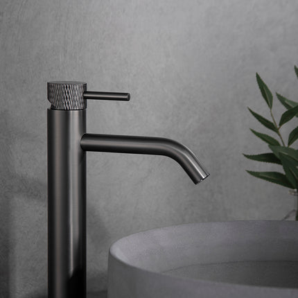 Wiesbaden Ribbd XL wastafelkraan hoog gunmetal - detailfoto | Schwertz & Co