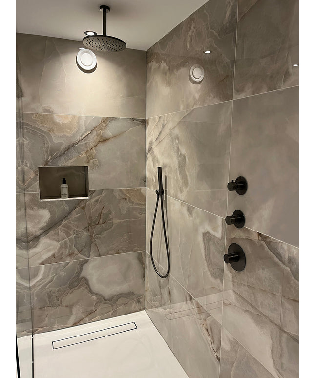 Wiesbaden UniMatch flexible de douche plastique 150 cm noir mat - photo d'ambiance | Schwertz & Co