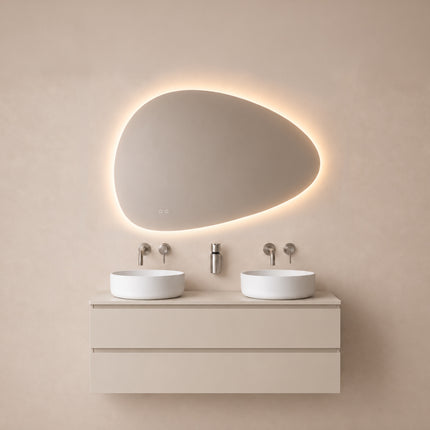 Wiesbaden Lumora spiegel organisch met LED dimbaar en spiegelverwarming 140 x 93 cm - afbeelding 2 | Schwertz & Co