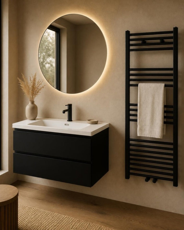 Badmeubel met ronde spiegel en verticale radiator - Schwertz & Co